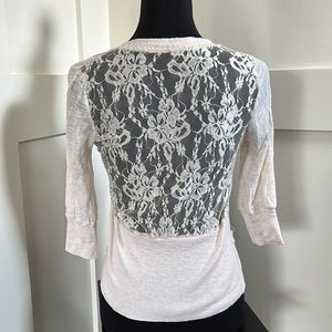 Vintage 90’ Women’s lightweight cropped lace cardigan